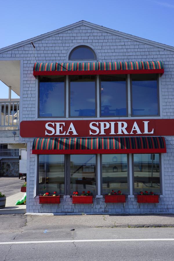 Sea Spiral Suites Hampton Bagian luar foto